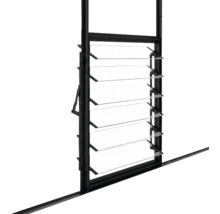 Fenêtre à lamelles avec vitres