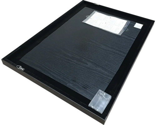 Vue arrière d'un cadre photo avec des crochets