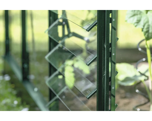 Vue détaillée du store de fenêtre d'une serre