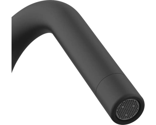 Detailaufnahme eines Wasserhahn-Auslaufs