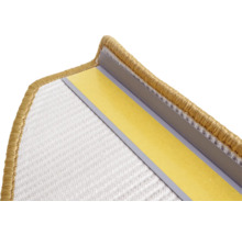 Detailansicht einer Treppenkantenprofils mit Klebestreifen