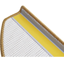 Detail einer Teppichstufenmatte mit Befestigungsstreifen