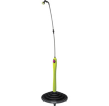 Douche de jardin avec base en plastique et pommeau de douche en métal.