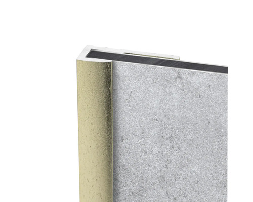 Detailaufnahme einer grauen Wandfliese mit goldfarbenem Rahmen