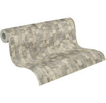 Rouleau de papier peint avec motif de planches de bois rustiques et surface texturée.