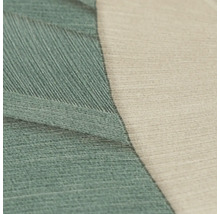 Vliestapete mit feiner Leinenstruktur und geometrischem Muster in Grün und Beige.