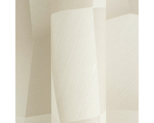 Vliestapete mit geometrischem Muster aus großen Flächen und feinen diagonalen Linien.