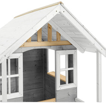 Vue détaillée d'une cabane de jeu en bois avec fenêtres et structure de toit