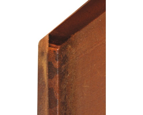 Detailansicht eines rostfarbenen Stahlträgers.