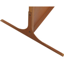 Detailansicht eines Holzregals