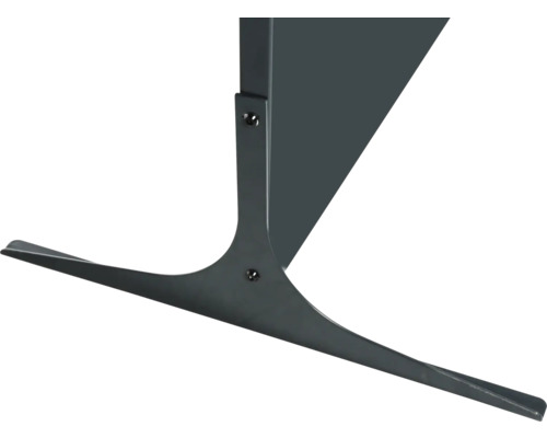 Gros plan du pied d'un pavillon en métal