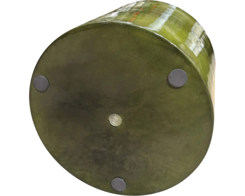 Dessous d'un pot de fleurs rond avec pieds