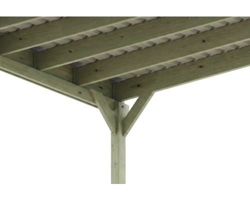 Detailansicht einer Carport-Konstruktion aus kesseldruckimprägniertem Holz mit Pfosten, Kopfbändern und Dachsparren von unten gesehen.