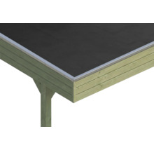 Vue détaillée d'un angle de toit de carport avec structure en bois, profilé de rive en aluminium et revêtement de toit sombre.