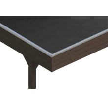 Dachrandprofil aus Aluminium an einem Flachdach einer Holzkonstruktion.