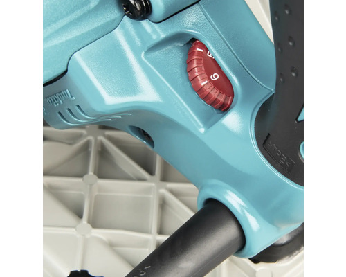 Vue détaillée d'un outil électrique Makita turquoise avec une molette rouge de réglage de la vitesse et une échelle numérotée.