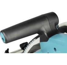 Vue rapprochée de la poignée avant noire d une scie circulaire bleue avec échelle de réglage blanche.