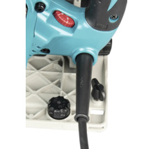 Vue détaillée d une scie circulaire Makita avec molette de réglage rouge, câble d alimentation noir et boutons sur plaque de base.