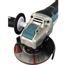 Makita Winkelschleifer mit X-LOCK System zur werkzeuglosen Scheibenaufnahme und montierter Trennscheibe.