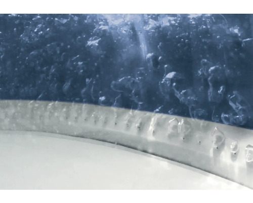 Gros plan d'un bain à bulles avec jets