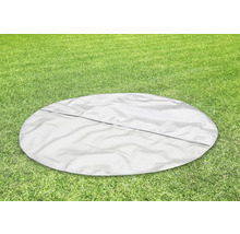 Couverture de piscine sur pelouse