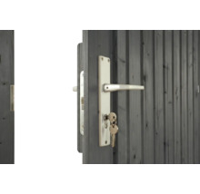 Graue Holztür mit silberfarbener Drückergarnitur aus Metall und Schlüsseln im Schloss.