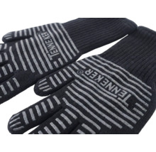 Paar schwarze Arbeitshandschuhe mit rutschfesten Streifen und Herstellerlogo