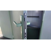 Nahaufnahme einer Tür mit Türgriff und Schloss