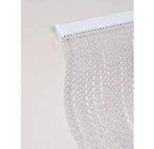 Dekorative Fadengardine mit weißer Halterung