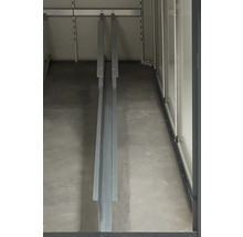 Intérieur d'une armoire avec système d'étagères en métal