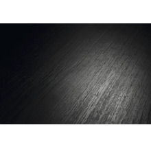 Surface sombre texturée aspect bois, gros plan d'une lame de stratifié ou d'un revêtement de sol.