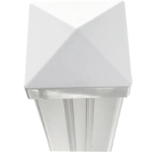 Weiße Pfostenkappe in Pyramidenform aus Kunststoff für Zaunpfosten.