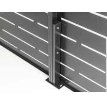 Zaunpfosten aus Metall in Anthrazit mit Bodenplatte und horizontalen Sichtschutzlamellen.