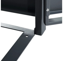 Vue détaillée d'un cadre métallique noir thermolaqué avec un poteau vertical, une plaque de base avec trou et un raccord vissé.