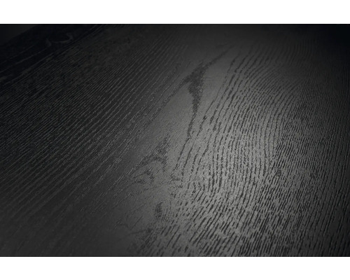 Gros plan d'une structure en bois noir avec un veinage prononcé pour revêtements de sol ou panneaux de meubles.