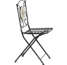 Chaise de bistrot pliante en métal noir avec dossier décoré et élément rond en mosaïque.