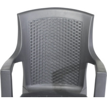 Chaise de jardin en plastique anthracite avec dossier aspect tressé et accoudoirs.