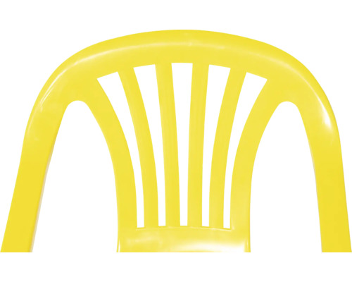 Dossier jaune de chaise en plastique empilable avec des barres verticales.