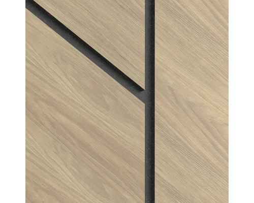 Detailansicht einer Oberflaeche in Holzoptik mit einer dunklen, strukturierten Einlage in Form eines verzweigten geometrischen Musters.