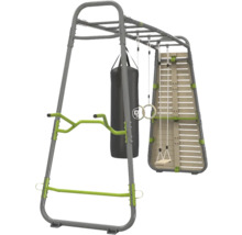 Station de fitness d'extérieur en métal avec sac de frappe, anneaux de gymnastique, balançoire et mur d'escalade.