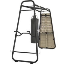 Structure de fitness modulaire avec échelle de singe, sac de frappe, anneaux de gymnastique, barres de dips et mur d'escalade.