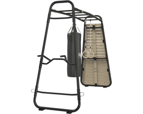 Structure de fitness modulaire avec échelle de singe, sac de frappe, anneaux de gymnastique, barres de dips et mur d'escalade.