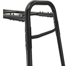Vue détaillée d'un cadre métallique noir avec des raccords boulonnés robustes pour une étagère de rangement.