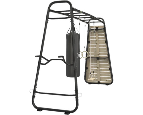 Station de fitness extérieure en métal noir avec sac de frappe, anneaux de gymnastique, échelle de corde et mur d'escalade.