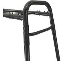 Detailansicht eines schwarzen Metallgestells mit Rohrrahmen und sichtbaren Schraubverbindungen für Regalsysteme.