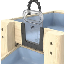 Detail eines Sand- und Wassertisches aus Holz mit einer transparenten Schleuse, EXIT Toys Logo und einem biegsamen Wasserhahn.