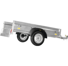 Remorque pour voiture à deux essieux avec plateau ouvert et ridelle arrière rabattable en acier galvanisé.