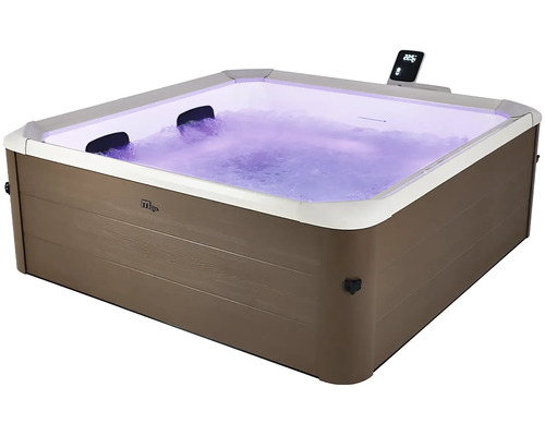 Spa carré avec revêtement extérieur aspect bois marron, eau éclairée en violet, appuie-tête et écran de contrôle numérique.