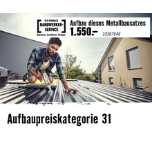 Handwerker montiert Metallbausatz auf Dach. Hornbach Handwerker-Service Logo, Preis 1550, Artikelnummer 10367646, Aufbaupreiskategorie 31.