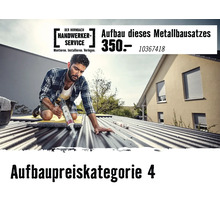 Handwerker dichtet Wellblechdach ab. Hornbach Handwerker-Service Logo. Montage eines Metallbausatzes in Aufbaupreiskategorie 4.